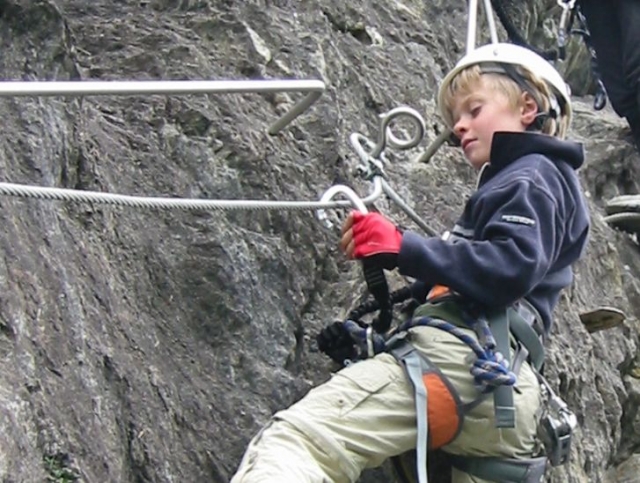  Vía ferramarra para niños con guía